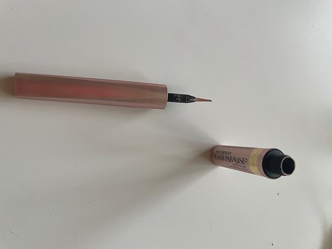 Beden L'Oréal Paris Lash paradise eyeliner