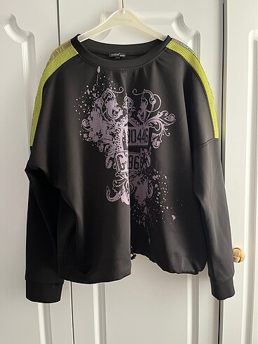 Sweatshirt