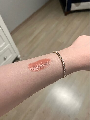 Beden Loreal paris şeftali rengi ruj