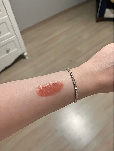 Beden turuncu Renk Loreal paris şeftali rengi ruj