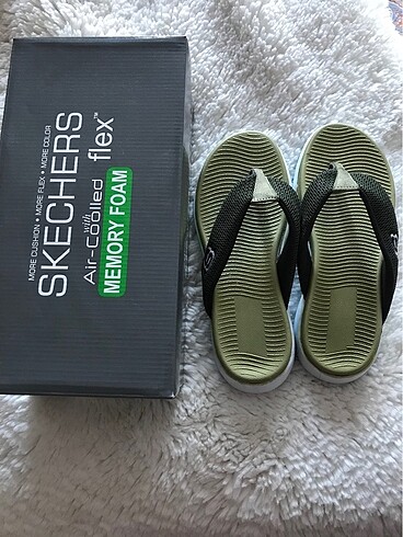 39 Beden Skechers marka parmak arası spor terlik