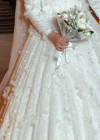 Uzun Kollu Yüksek Yaka Üç Boyutlu Çiçekli Prenses Gelinlik - Görsel 2