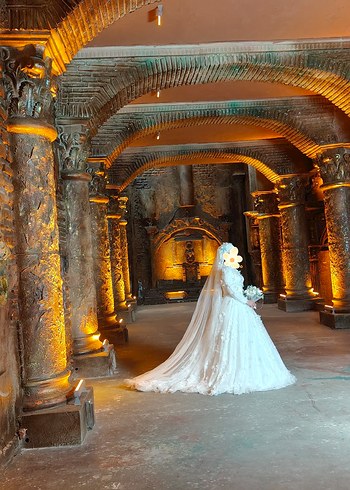 Uzun Kollu Yüksek Yaka Üç Boyutlu Çiçekli Prenses Gelinlik - Görsel 8