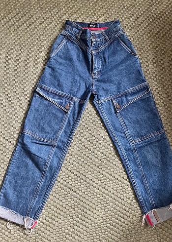 Kadın Parlak Mavi Kemerli Geniş Kesim Jean