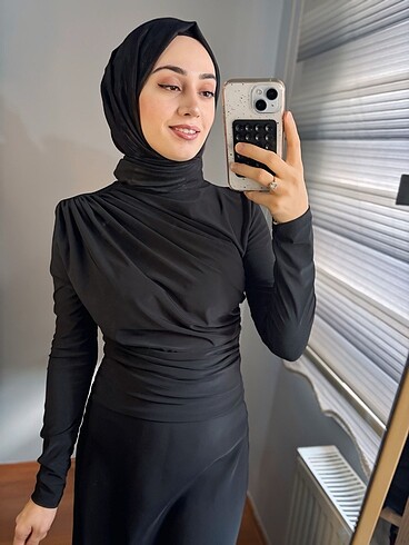 Zara Siyah büzgülü bluz