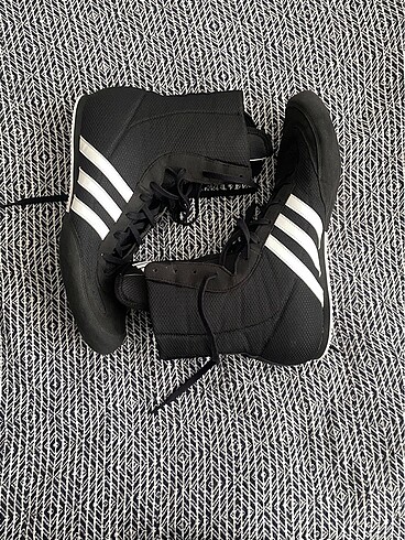 Adidas temiz boks ayakkabı