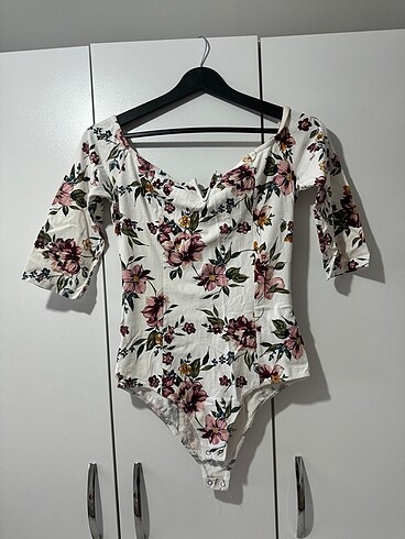 Düşük Yaka Bodysuit