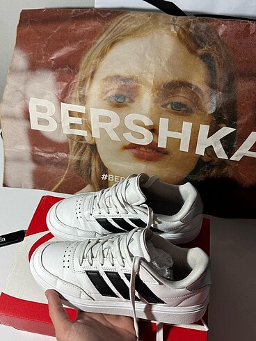 36 Beden Adidas Spor Ayakkabı