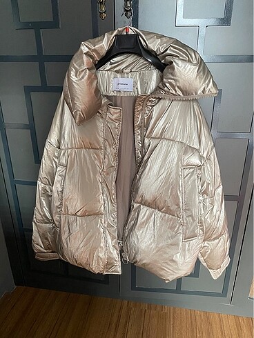 Stradivarius parlak şişme mont