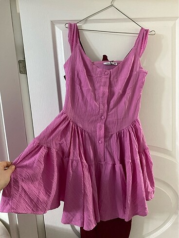 Pembe elbise