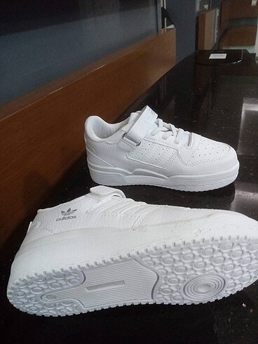 34 Beden beyaz Renk Adidas form low çocuk spor ayakkabısı