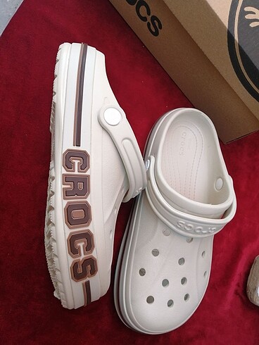 37 Beden beyaz Renk Crocs sandalet terlik