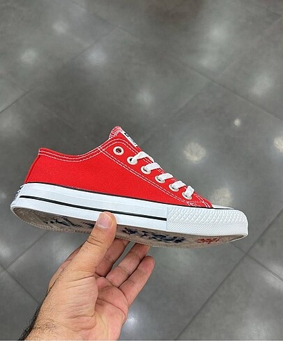 39 Beden kırmızı Renk Converse spor ayakkabısı