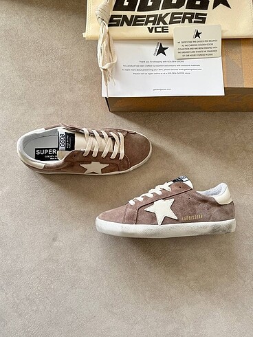 Golden Goose Deluxe 38