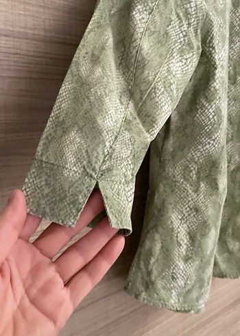 Düğmeli Yılan Desenli Keten Kadın Gömlek - Görsel 3