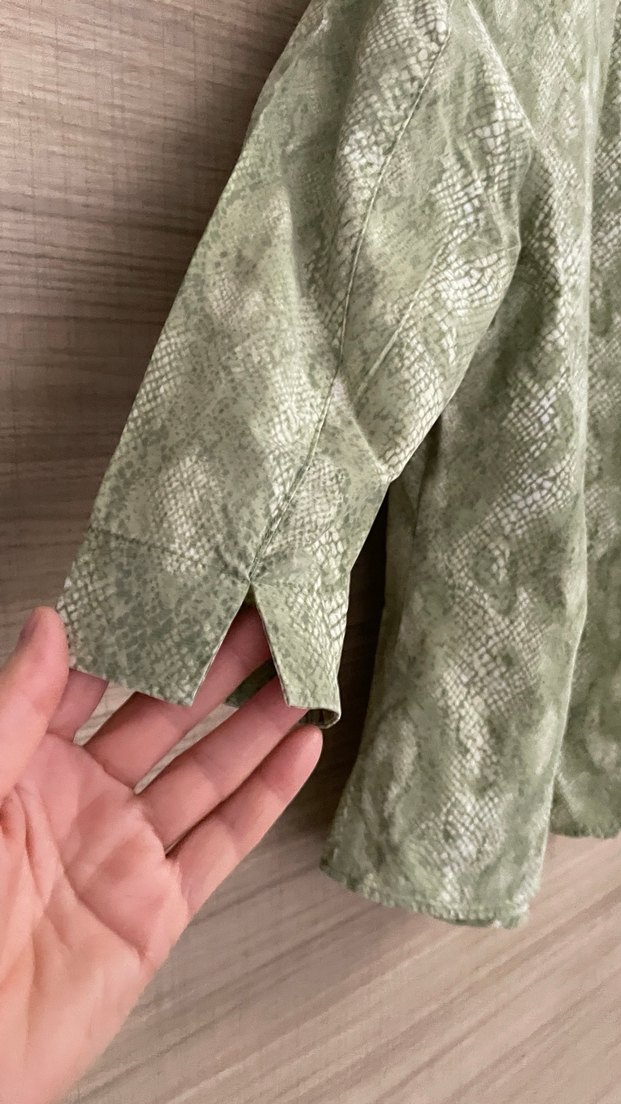 Düğmeli Yılan Desenli Keten Kadın Gömlek - Görsel 3