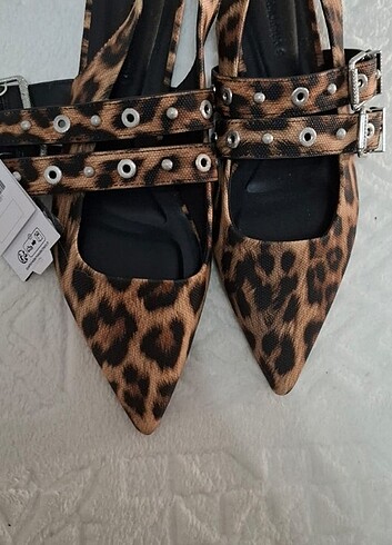 39 Beden Stradivarius leopar desenli babet ayakkabı