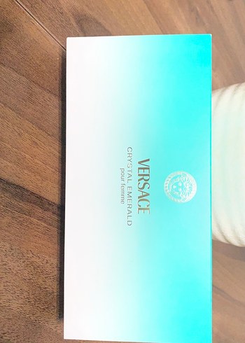 Versace Crystal Emerald Kadın Parfüm Seti - Görsel 2