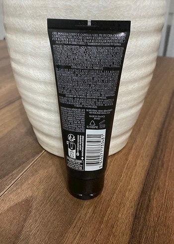 Emporio Armani Stronger With You Tüm Vücut Şampuanı 75 ml - Görsel 2