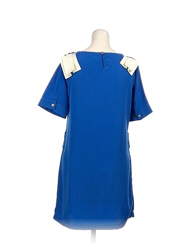 m Beden PreLoved Kısa Elbise %70 İndirimli.