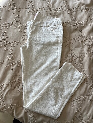 Zara Beyaz dantel model pantolon