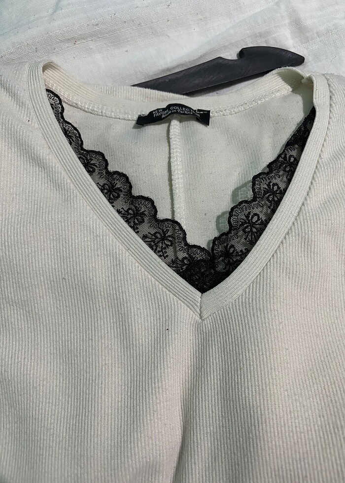 Krem dantel detay şık bluz - Görsel 3