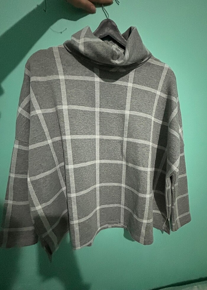 Kare desenli gri kazak - Görsel 2