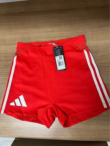 Adidas koşu şortu