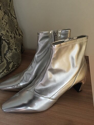 Zara Zara Hiç Giyilmemiş Metalik Deri Bot