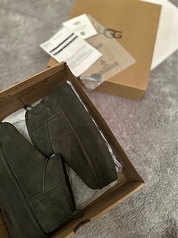Ugg Ugg haki renk