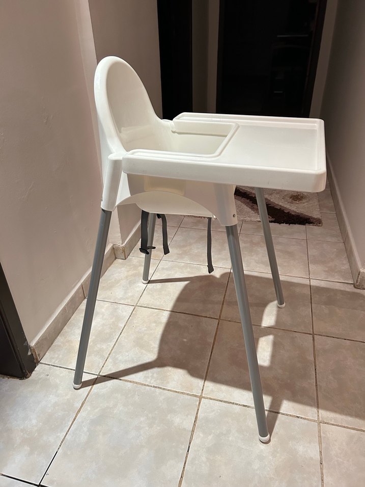 Beyaz ve Gri Yüksek Bebek mama Sandalyesi - Görsel 3