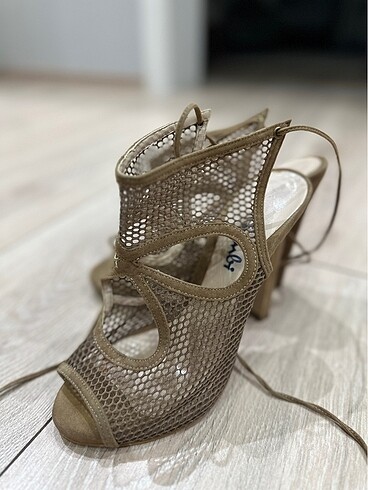 Bambu topuklu ayakkabı