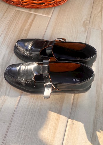 Zara Siyah Parlak Deri Tokalı kadın Loafer