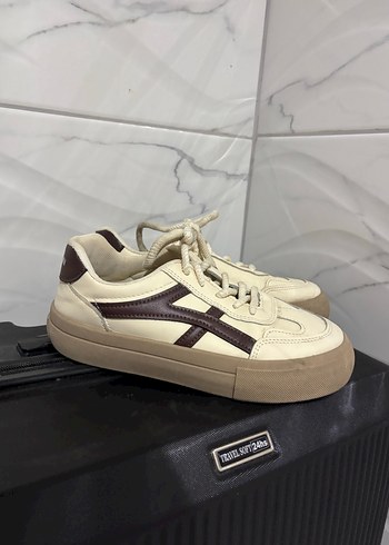37 Beden Beyaz Bağcıklı Minimalist Stiletto Topuklu Sneakers