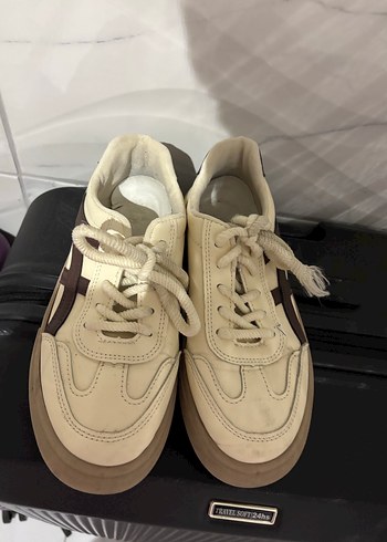Adesso Beyaz Bağcıklı Minimalist Stiletto Topuklu Sneakers