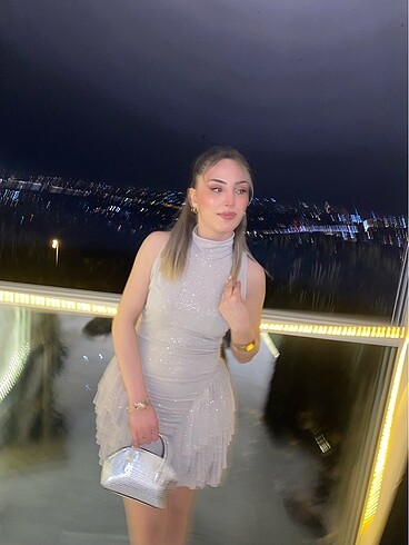 Gira simli elbise