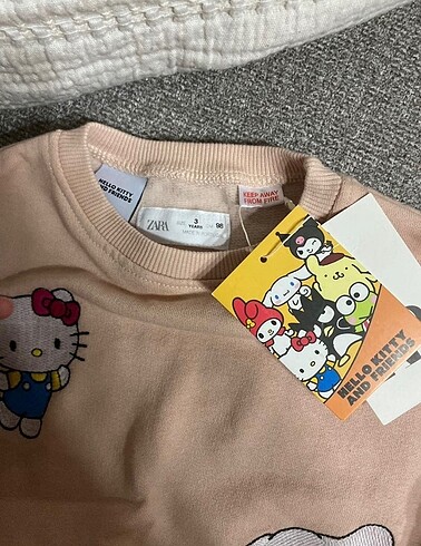 24-36 Ay Beden Hello kitty zara sweatshirt