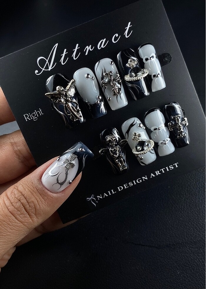 GOTHIC ~ Medium square - Görsel 2