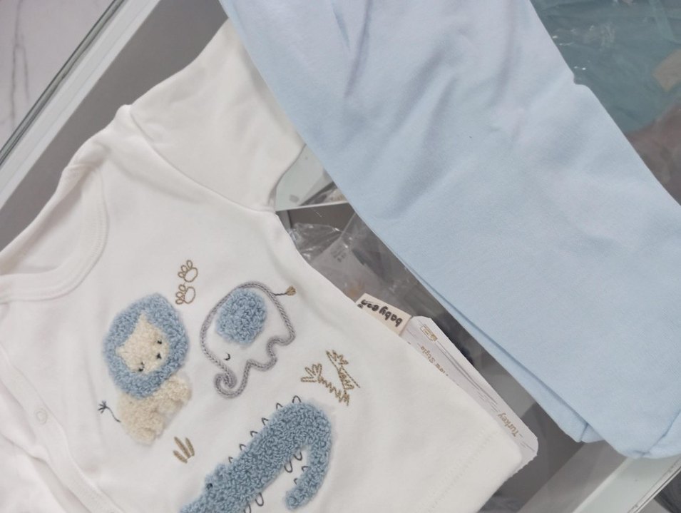 Bebek Beyaz Nakışlı Üç Parça Takım | Hastane Çıkışı - Görsel 2