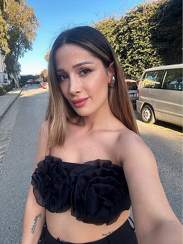 Zara Çiçek crop