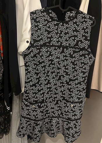 l Beden Chanel Detaylı Siyah Desenli kısa Elbise