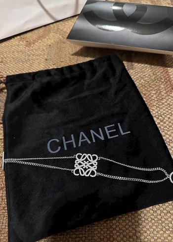 Zincir Detaylı Parlak Altın Kadın Bileklik loewe
