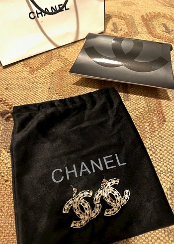 Zincir Detaylı Altın Renkli Chanel Küpe