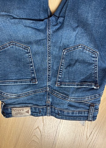 34 Beden Mavi Dar Kesim yırtıklı Kot Pantolon