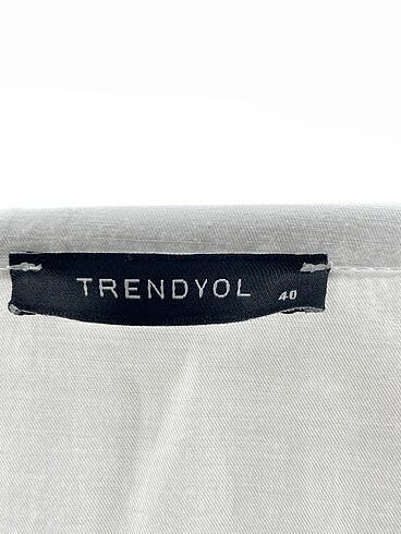 40 Beden beyaz Renk Trendyol & Milla Gömlek %70 İndirimli.
