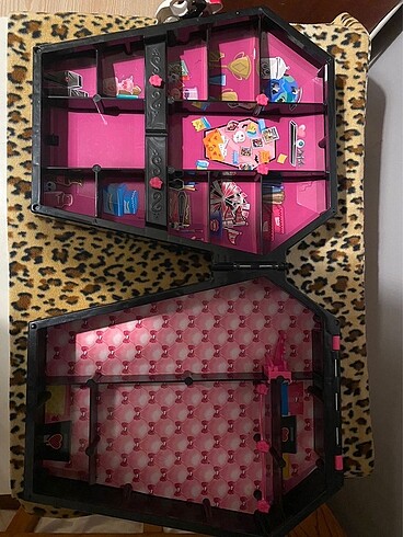 Monster High MONSTER HİGH Draculaura Dolap