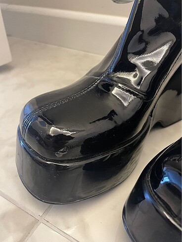 39 Beden siyah Renk bershka parlak platform bot