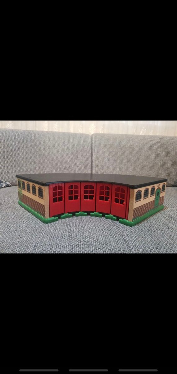 brio lokomotif garajı - Görsel 2