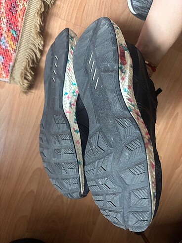 38 Beden siyah Renk Asics ayakkabı