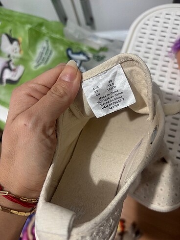 30 Beden beyaz Renk H&M çocuk ayakkabısı yazlık
